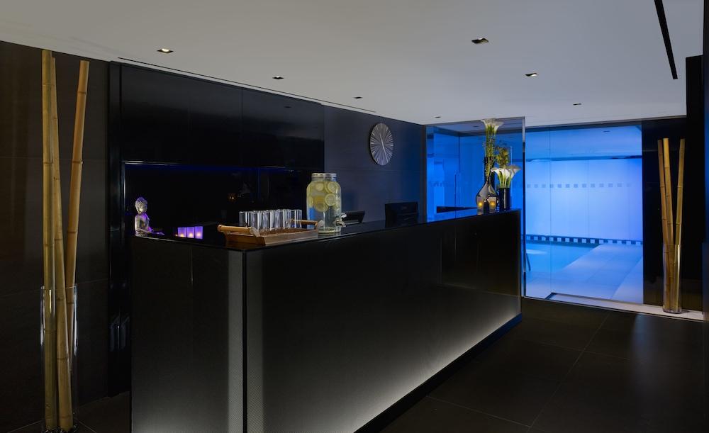 Hotel Park Plaza London Waterloo Esterno foto Reception desk