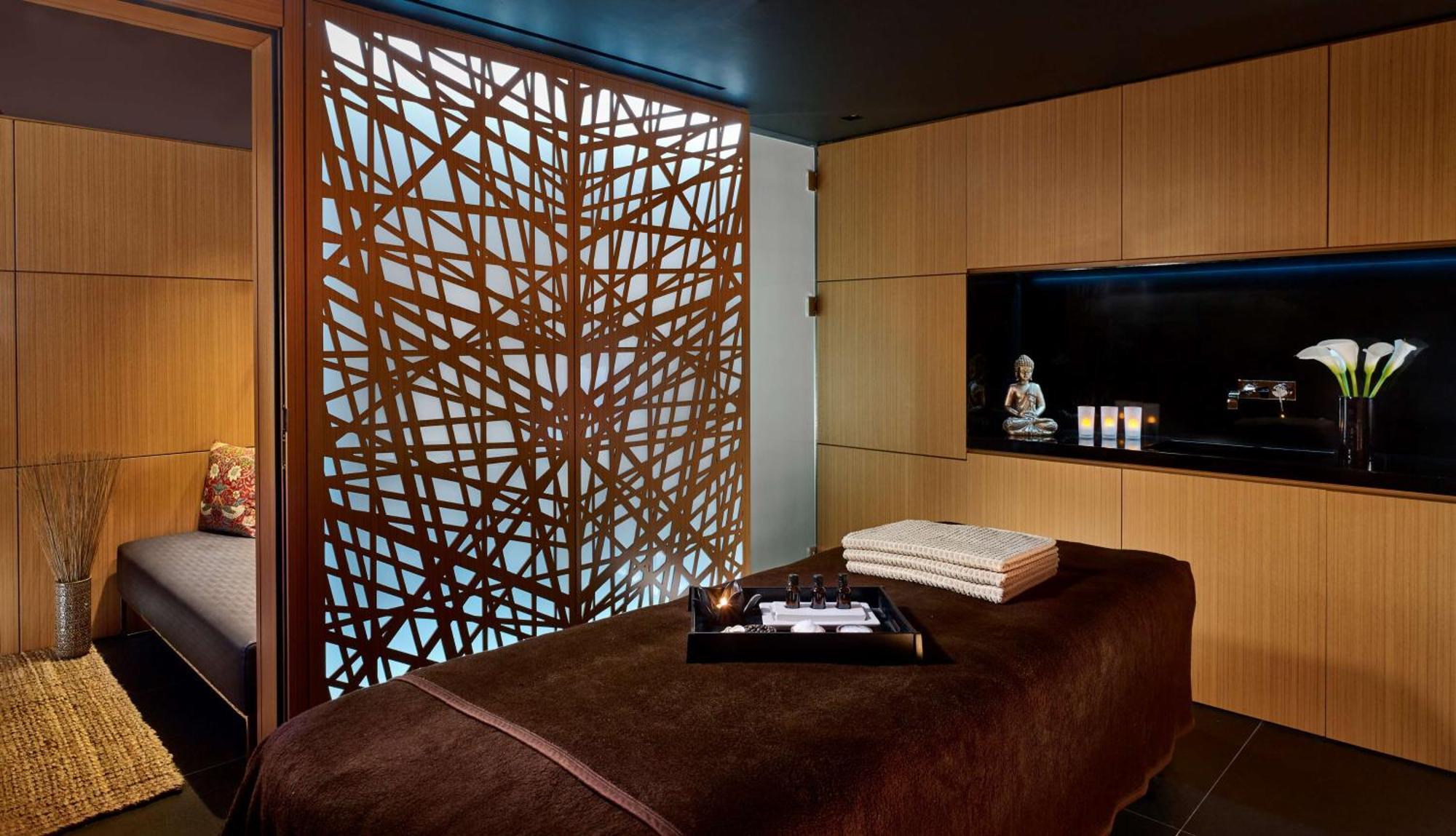 Hotel Park Plaza London Waterloo Esterno foto A room at the spa at the Mandarin Oriental, Hong Kong