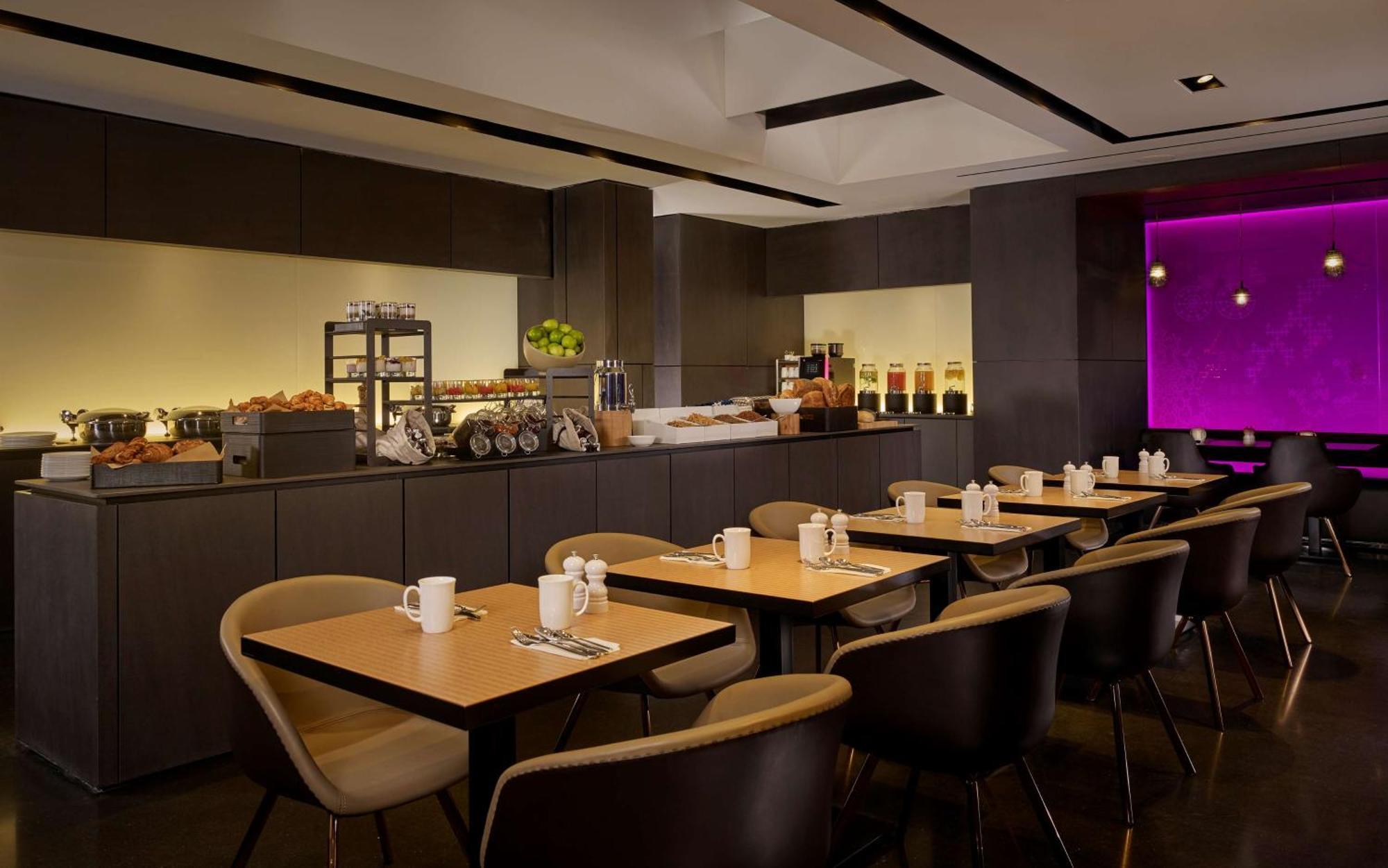 Hotel Park Plaza London Waterloo Esterno foto Breakfast buffet at the Westin Berlin