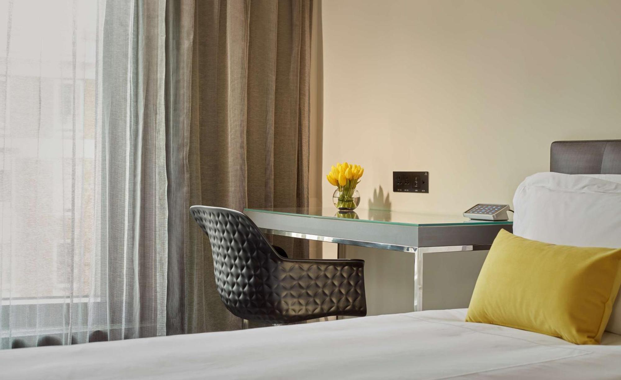 Hotel Park Plaza London Waterloo Esterno foto A room at the hotel