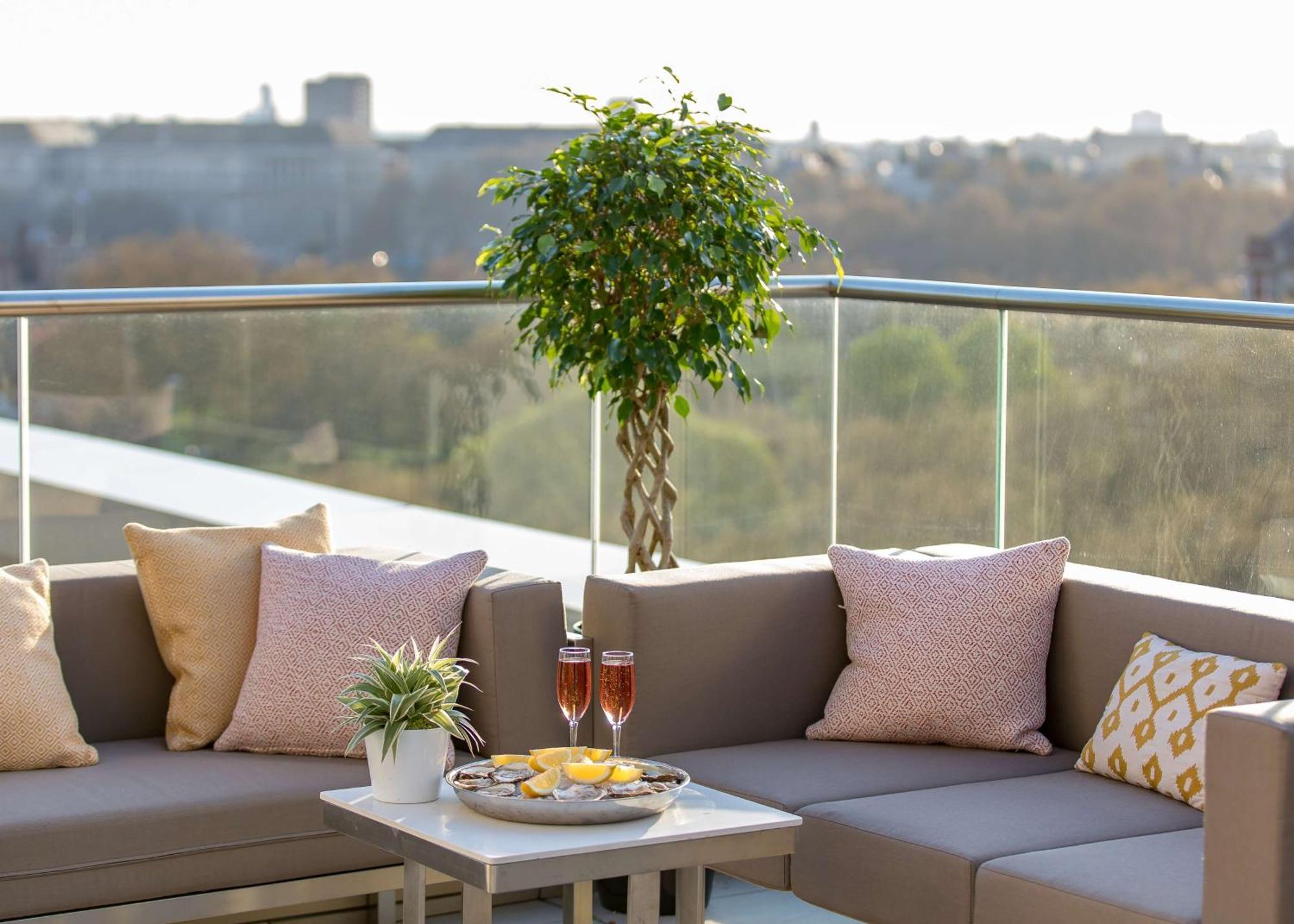 Hotel Park Plaza London Waterloo Esterno foto The view from the rooftop terrace