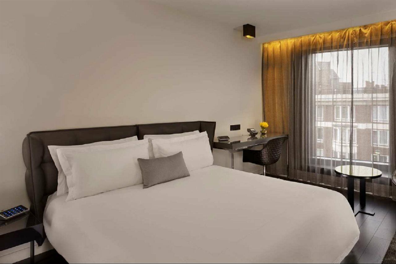 Hotel Park Plaza London Waterloo Esterno foto A room at the hotel